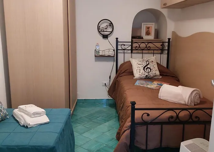 펜션 Symphony House 라벨로